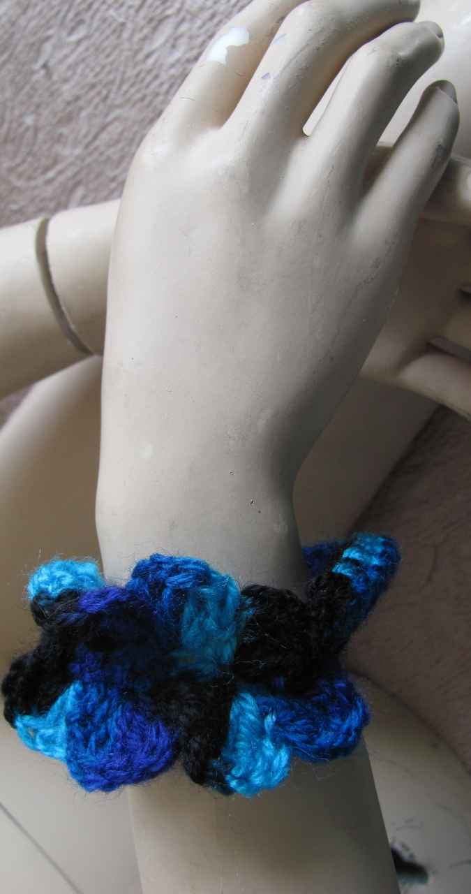 large image of art item: accessory – bracelet black blue