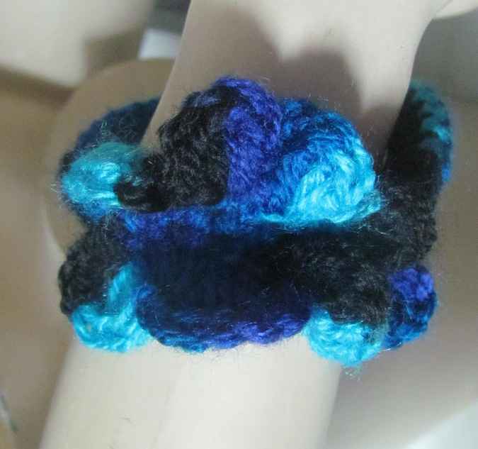 large image of art item: accessory – bracelet black blue