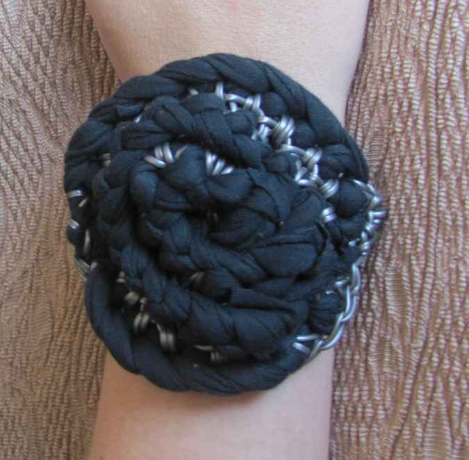 large image of art item: accessory – bracelet black knot