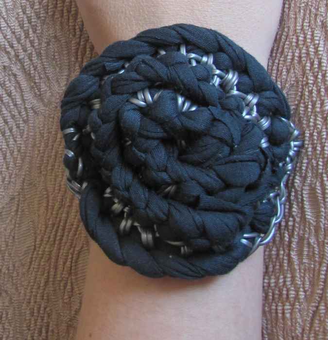 large image of art item: accessory – bracelet black knot