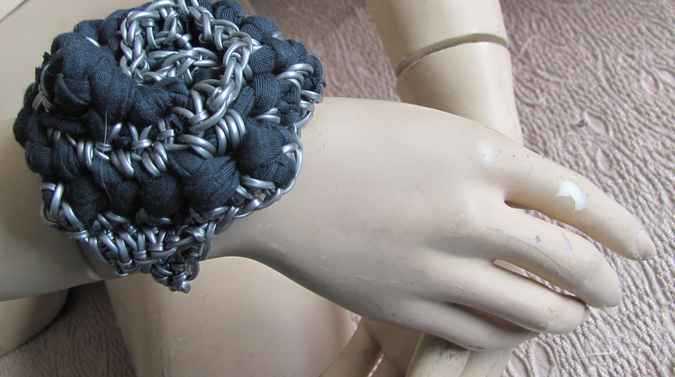 large image of art item: accessory – bracelet black knot