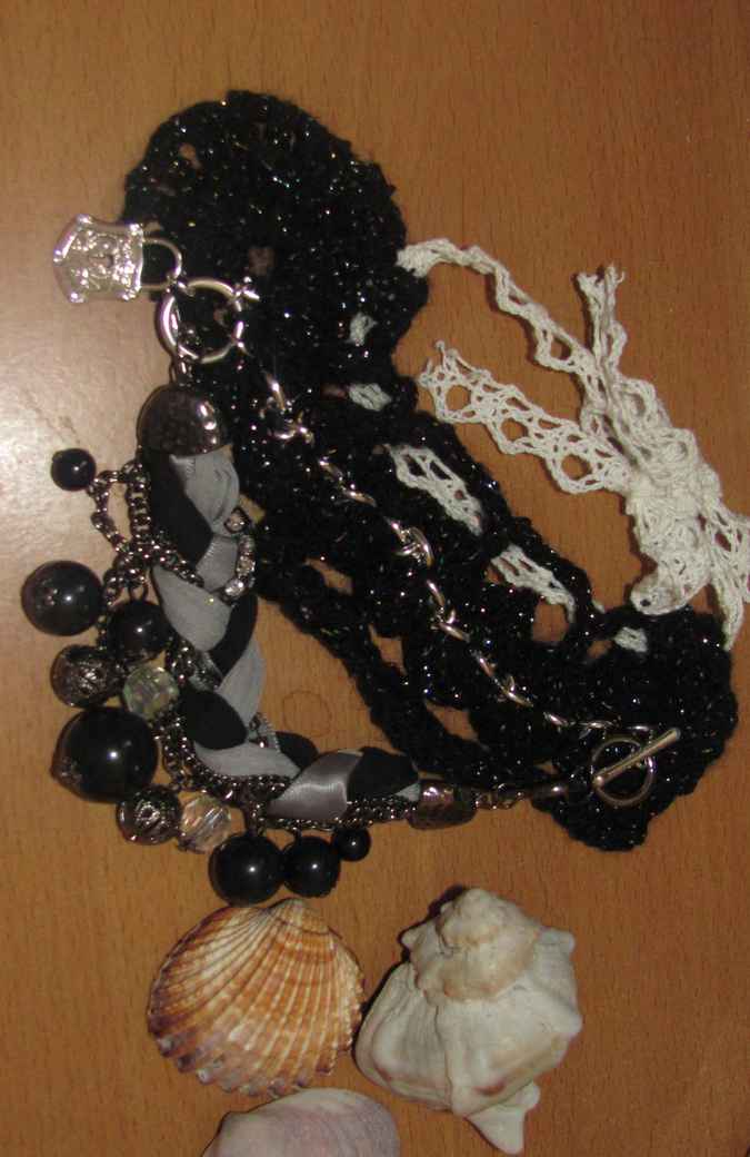 large image of art item: accessory – bracelet black with beads