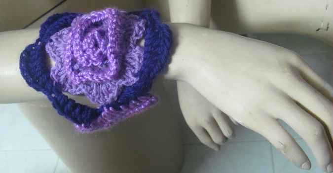 large image of art item: accessory – bracelet crochet purple flower
