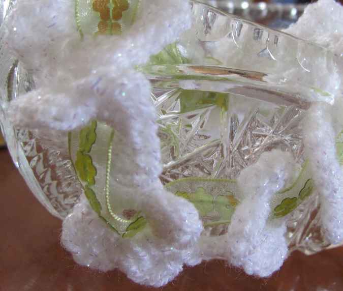large image of art item: accessory – bracelet flowers white