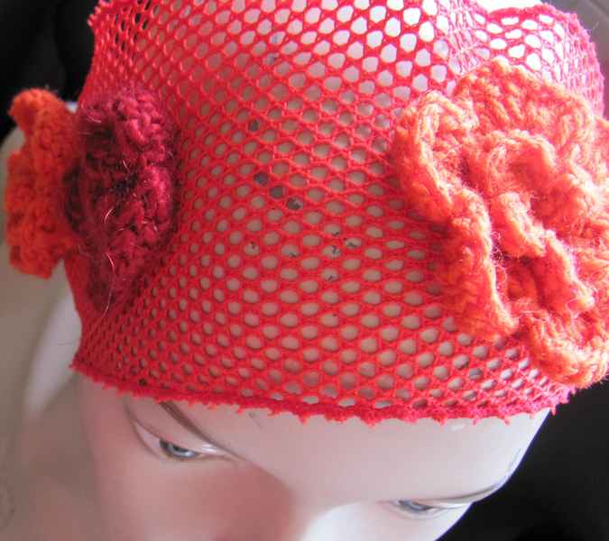 large image of art item: accessory – hat red crochet flower