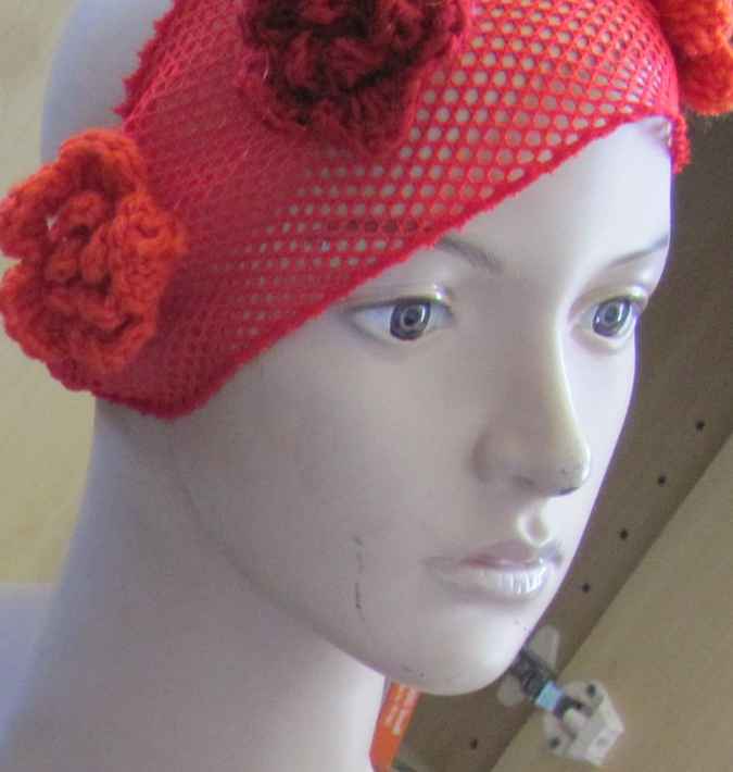 large image of art item: accessory – hat red crochet flower