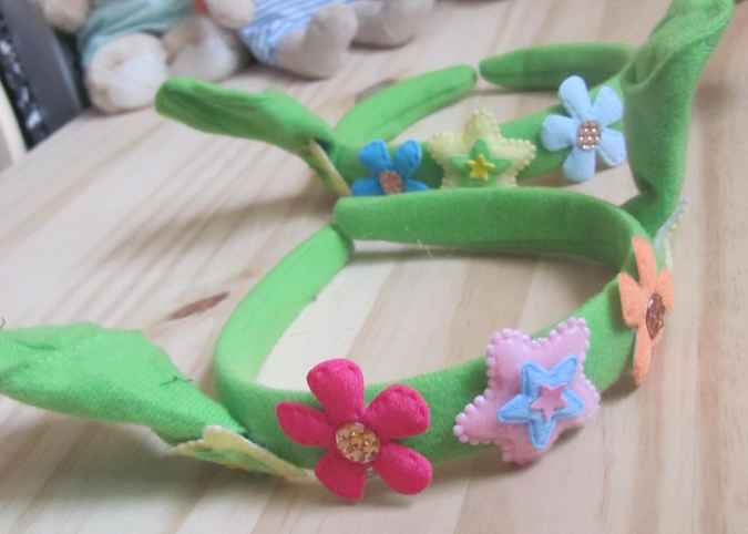 large image of art item: accessory – head decoration green flowers