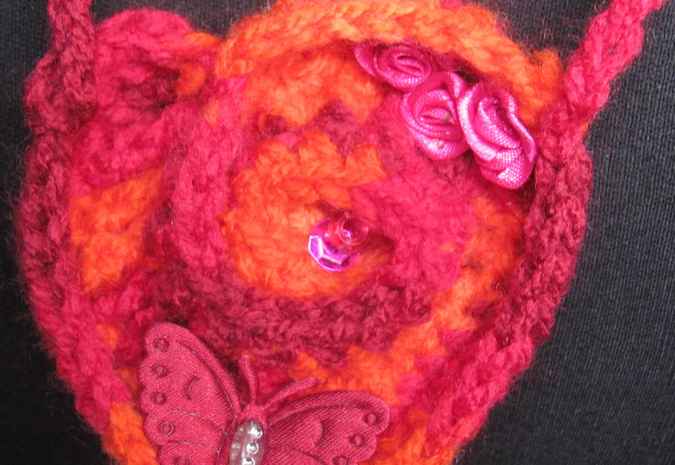 large image of art item: accessory – heart red