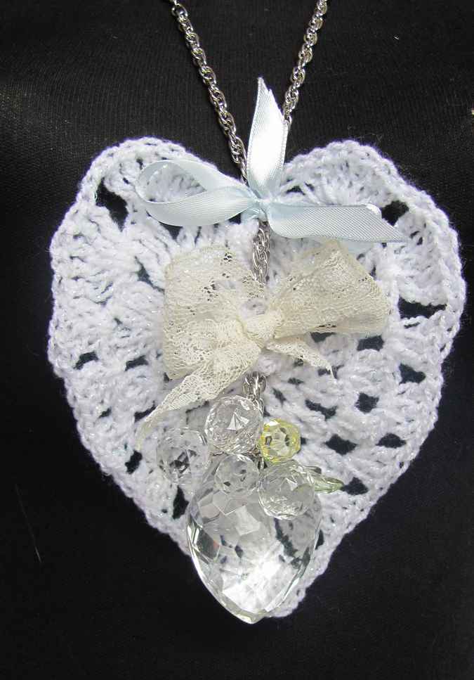 large image of art item: accessory – heart white