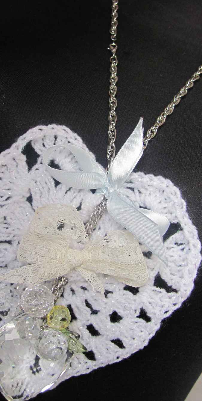 large image of art item: accessory – heart white
