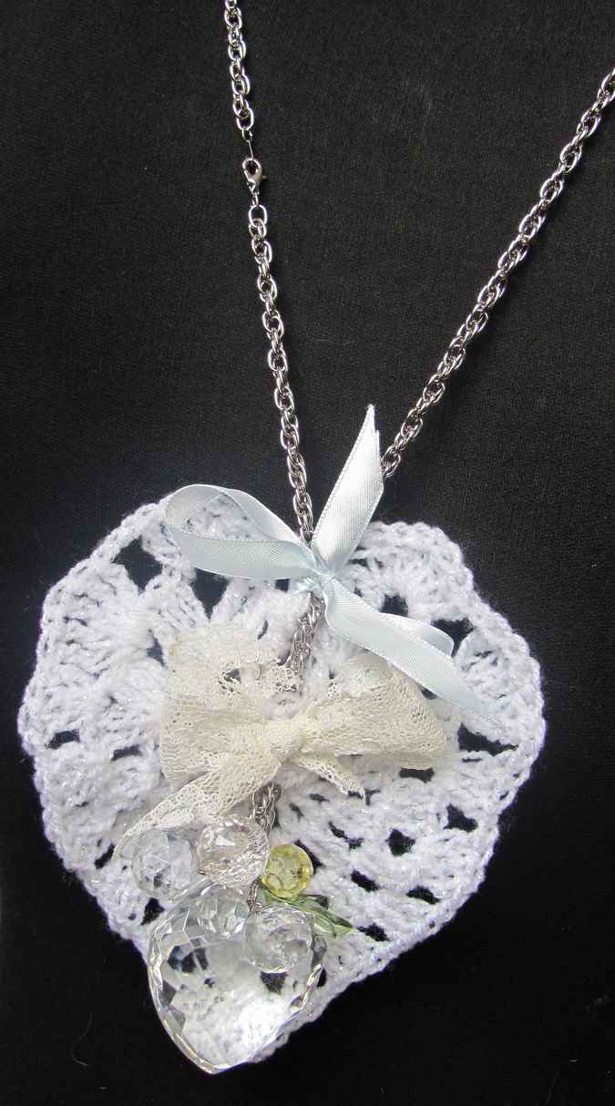 large image of art item: accessory – heart white