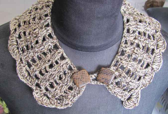 large image of art item: accessory – necklace brown buttons golden