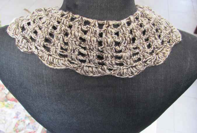 large image of art item: accessory – necklace brown buttons golden