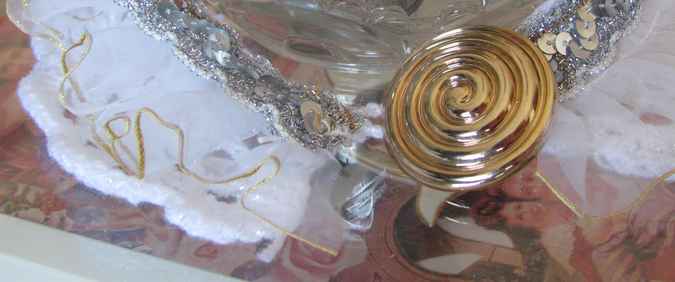 large image of art item: accessory – necklace lace button golden