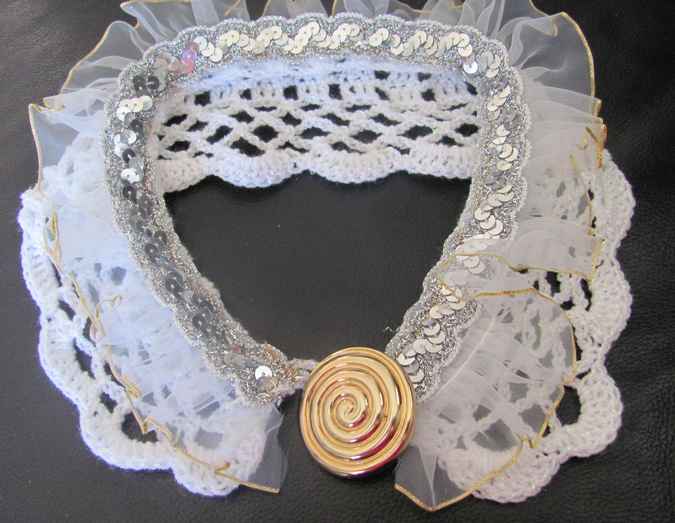 large image of art item: accessory – necklace lace button golden