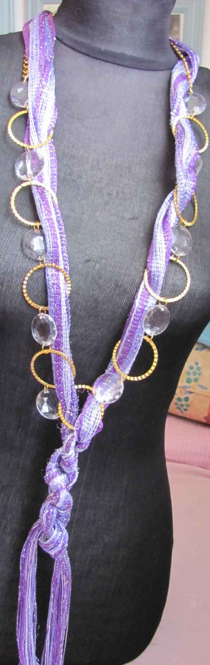 large image of art item: accessory – necklace rings golden diamonds