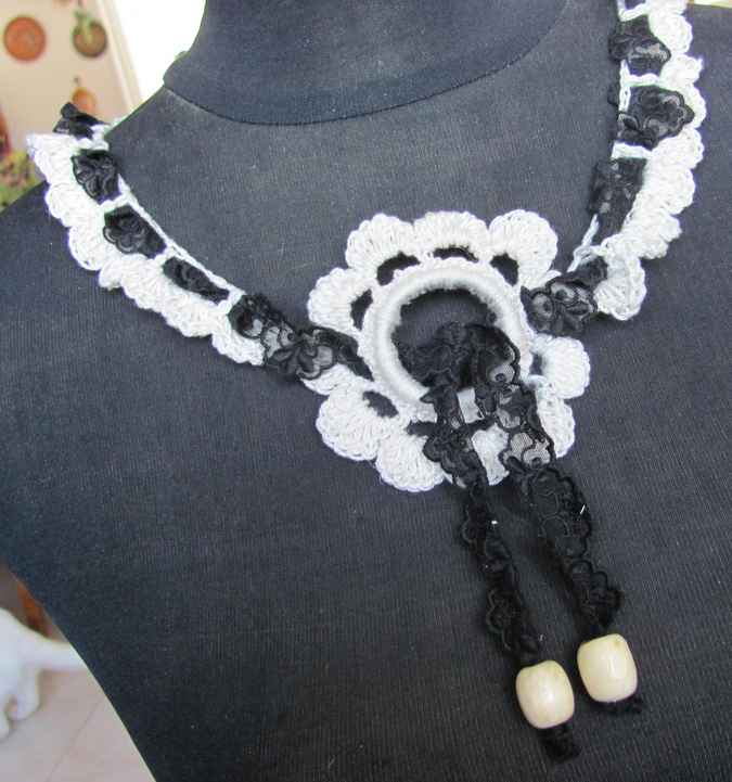 large image of art item: accessory – necklace white black crochet flower bead