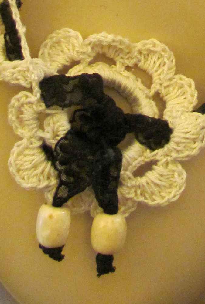 large image of art item: accessory – necklace white black crochet flower bead