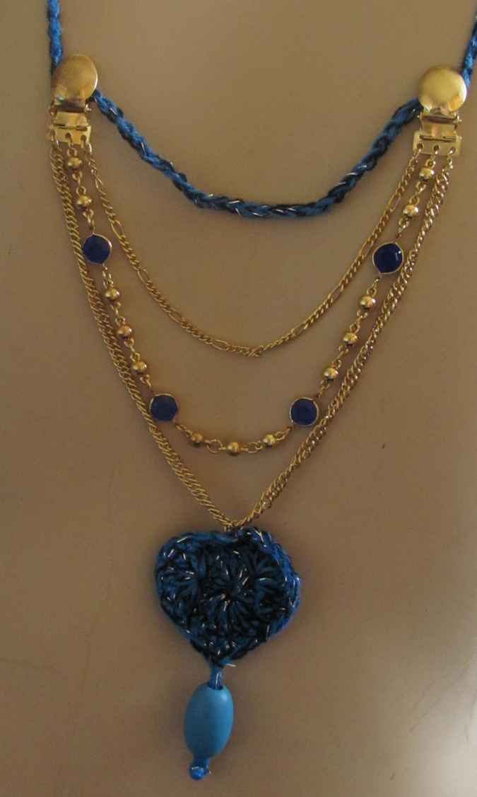 large image of art item: accessory – necklace goldchain blue heart bead