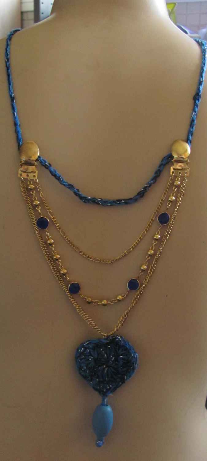 large image of art item: accessory – necklace goldchain blue heart bead