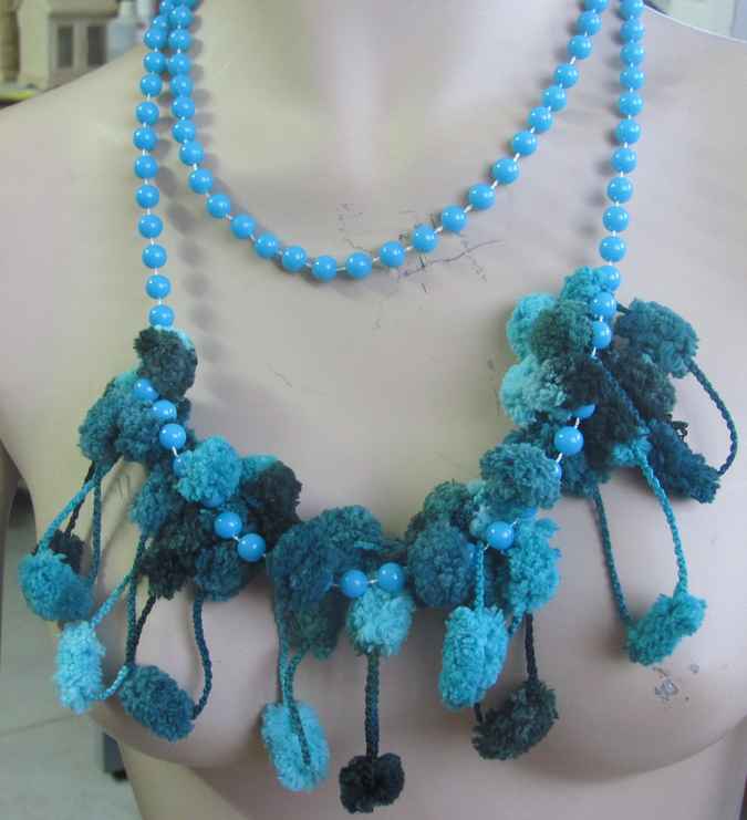 large image of art item: accessory – ponpons cyan beads
