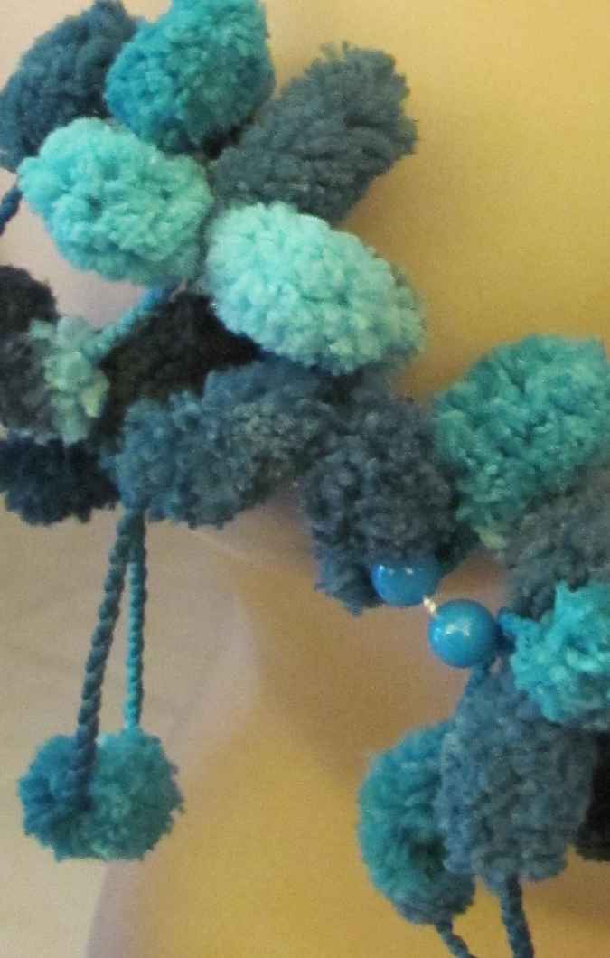 large image of art item: accessory – ponpons cyan beads