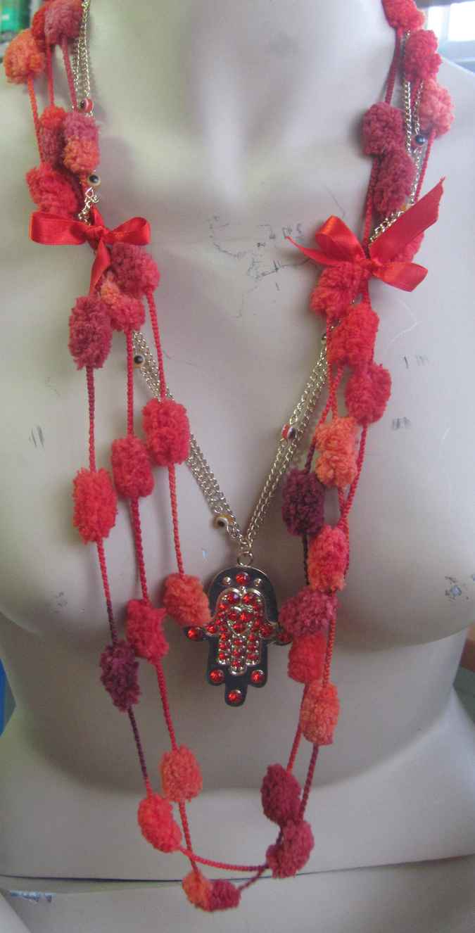 large image of art item: accessory – ponpons red