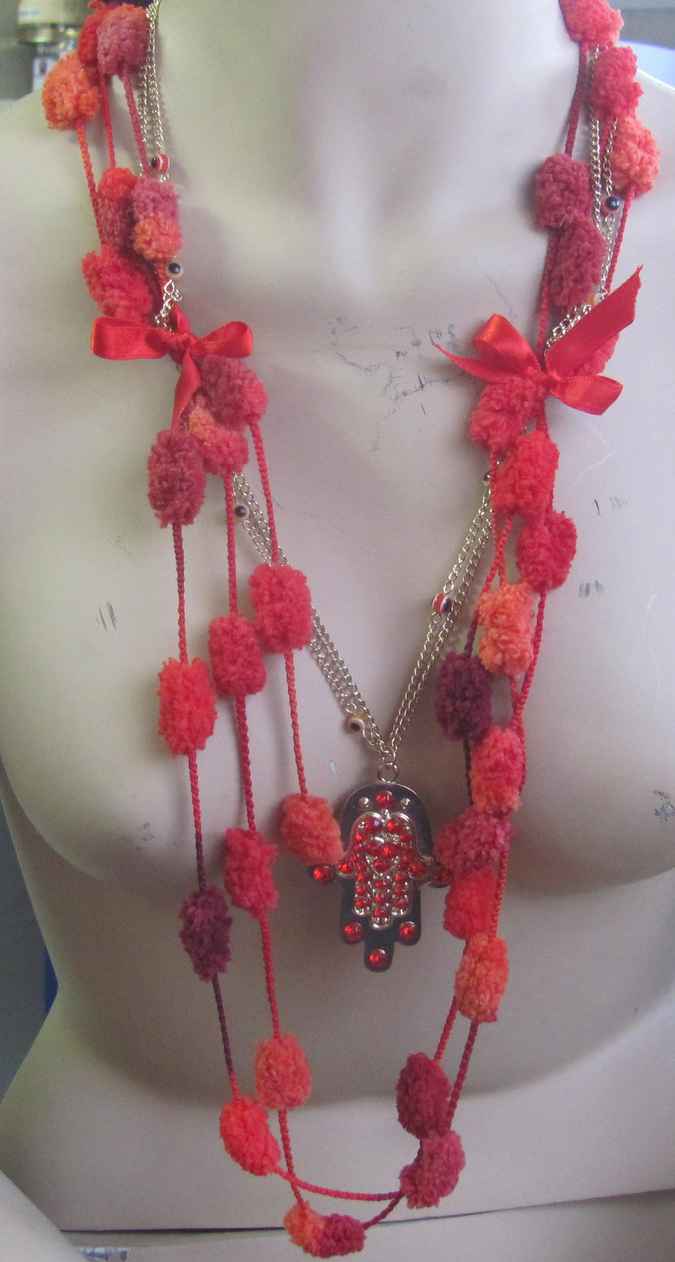 large image of art item: accessory – ponpons red