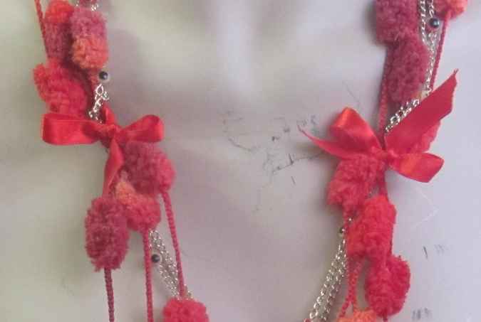 large image of art item: accessory – ponpons red