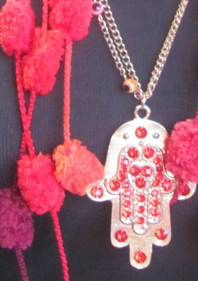 large image of art item: accessory – ponpons red