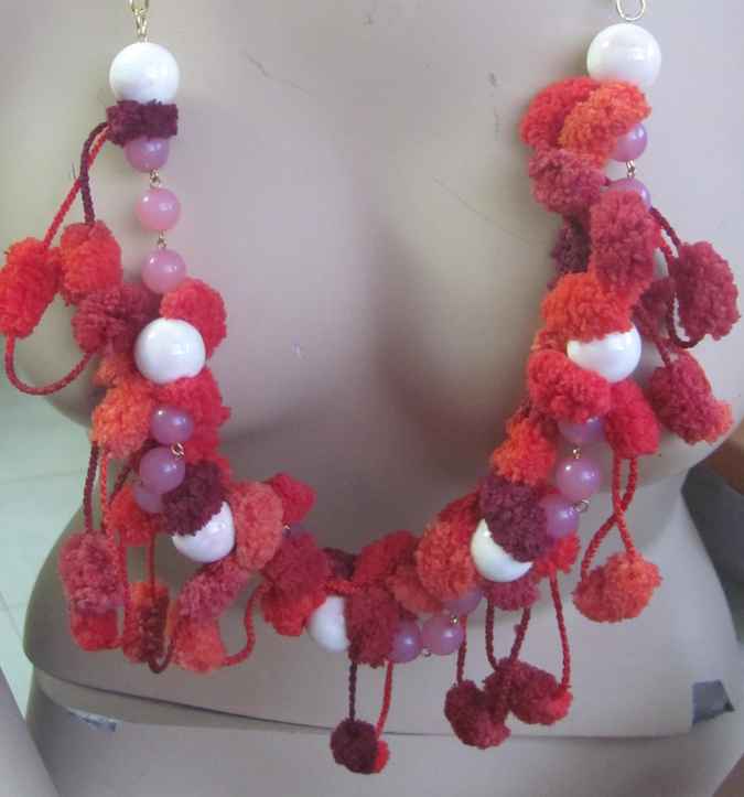 large image of art item: accessory – ponpons red white golden chain