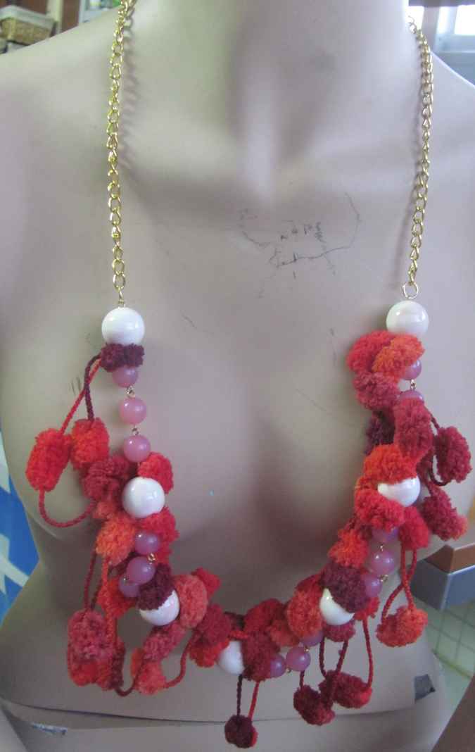 large image of art item: accessory – ponpons red white golden chain