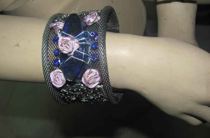 large image of art item: accessory – bracelet roses purple gems