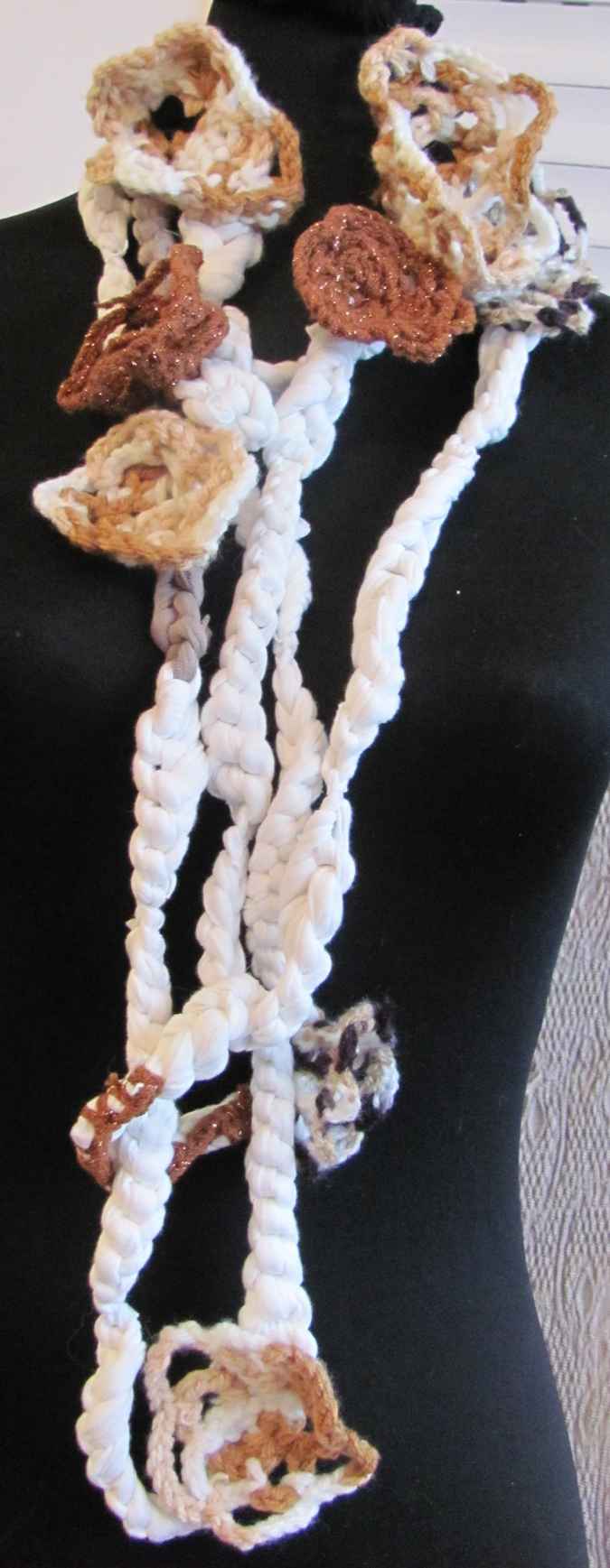 large image of art item: accessory – chestpiece necklace crochet white flowers crochet