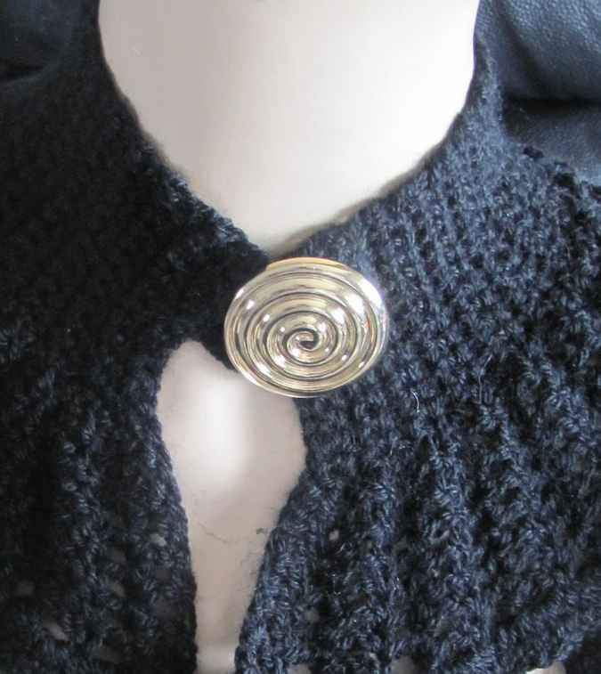 large image of art item: accessory – capeletblack