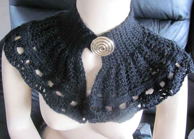 large image of art item: accessory – capeletblack