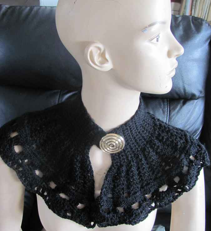 large image of art item: accessory – capeletblack