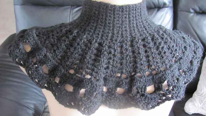 large image of art item: accessory – capeletblack