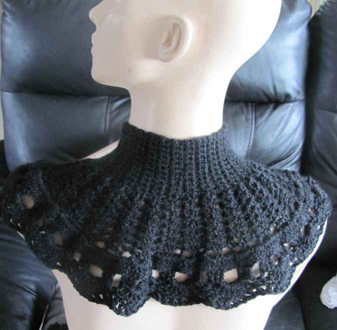 large image of art item: accessory – capeletblack