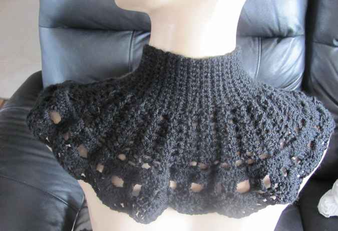 large image of art item: accessory – capeletblack