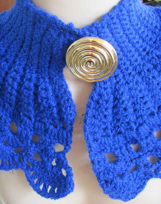 large image of art item: accessory – capeletblue button gold
