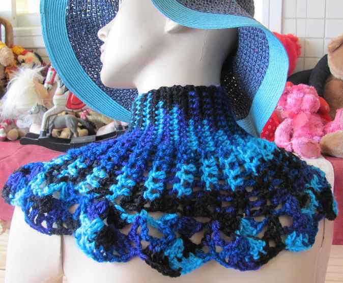 large image of art item: accessory – capeletshades of blue