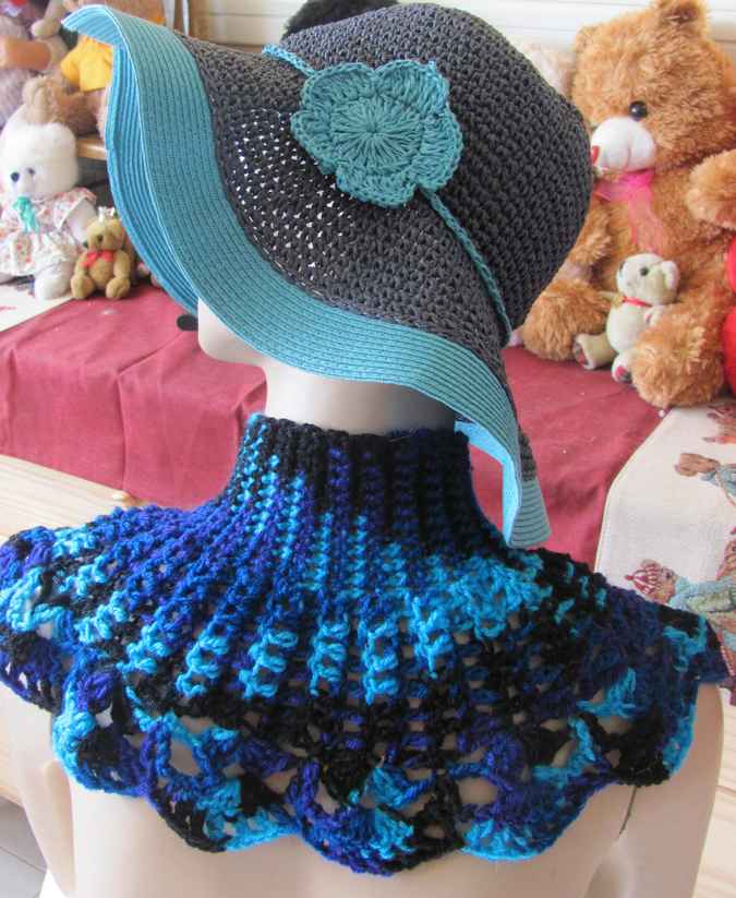 large image of art item: accessory – capeletshades of blue
