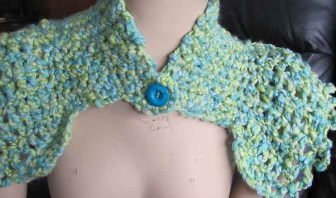 large image of art item: accessory – capelet crochet green with button