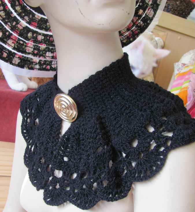 large image of art item: accessory – capelet black