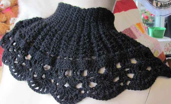 large image of art item: accessory – capelet black
