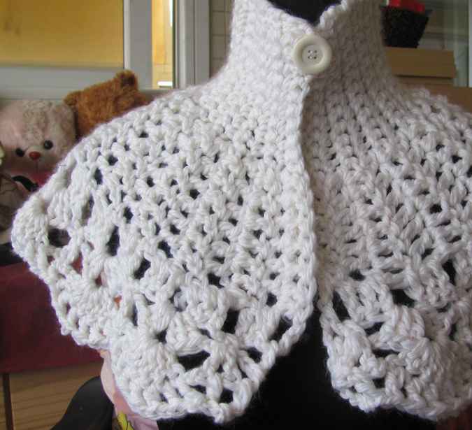 large image of art item: accessory – capelet white