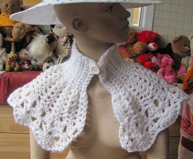 large image of art item: accessory – capelet white