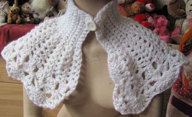 large image of art item: accessory – capelet white