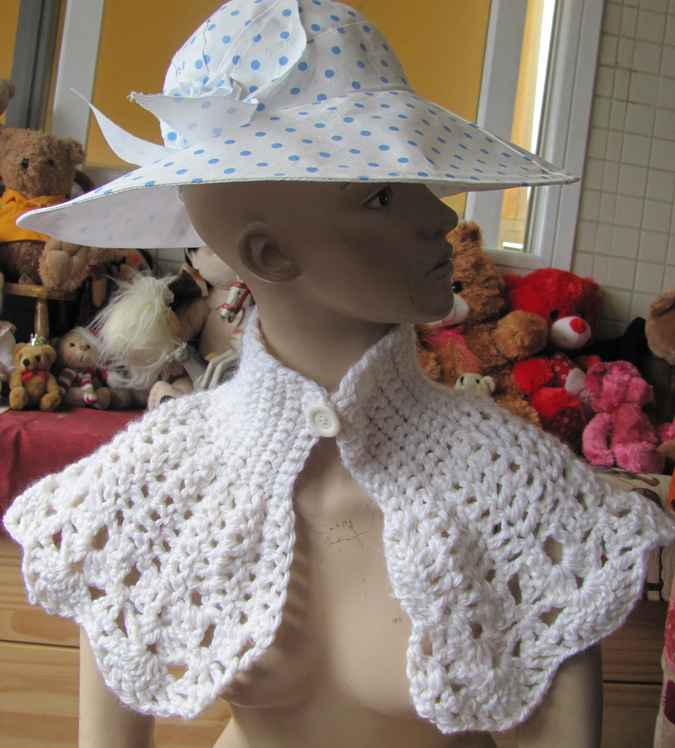 large image of art item: accessory – capelet white